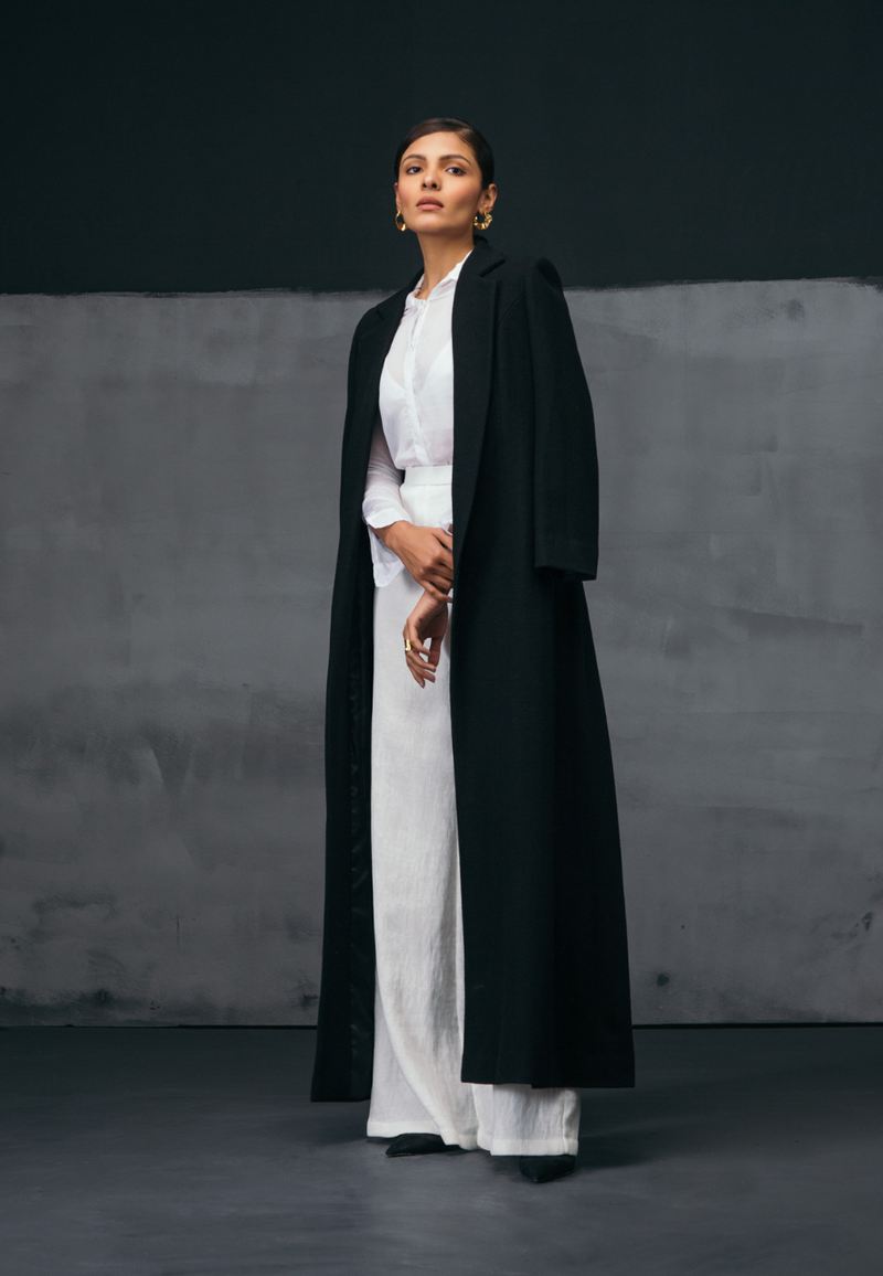 BACK-PLEATED WOOL COAT IN BLACK