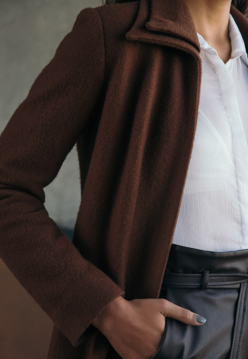 DOUBLE COLLARED WOOL COAT IN BROWN