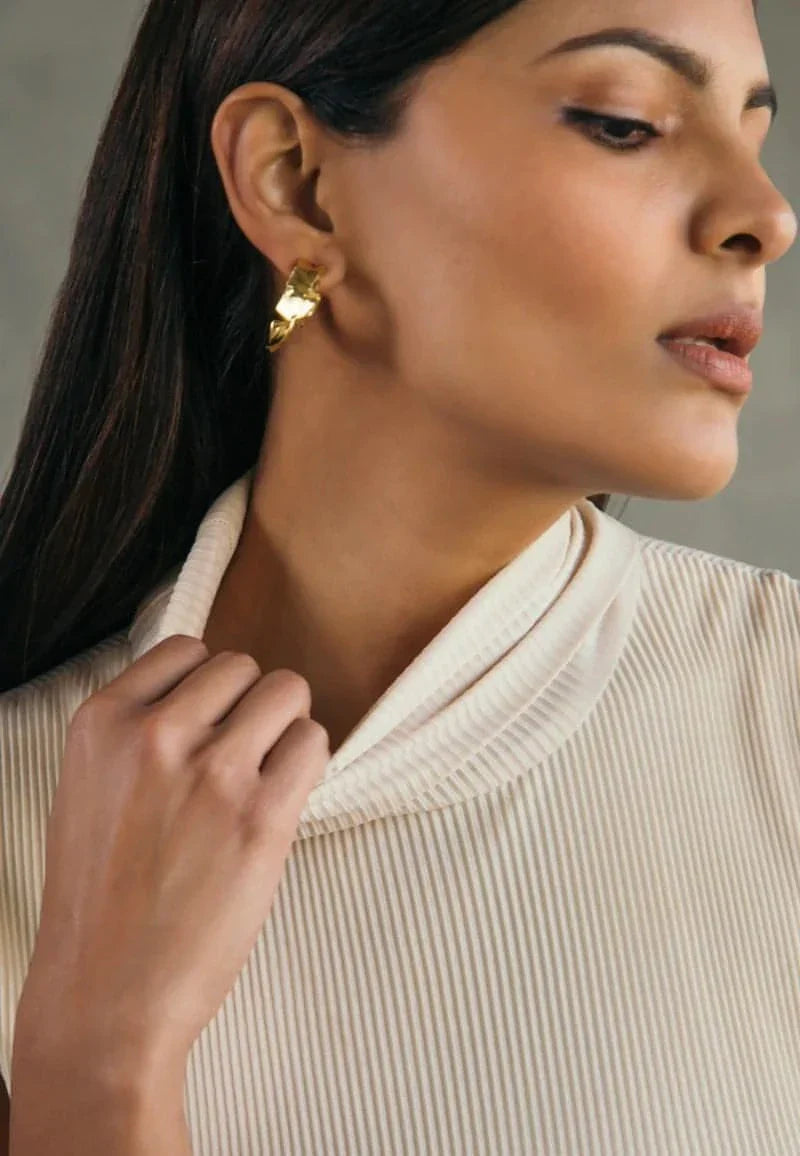 HIGH-NECK BODYCON MIDI DRESS IN BEIGE