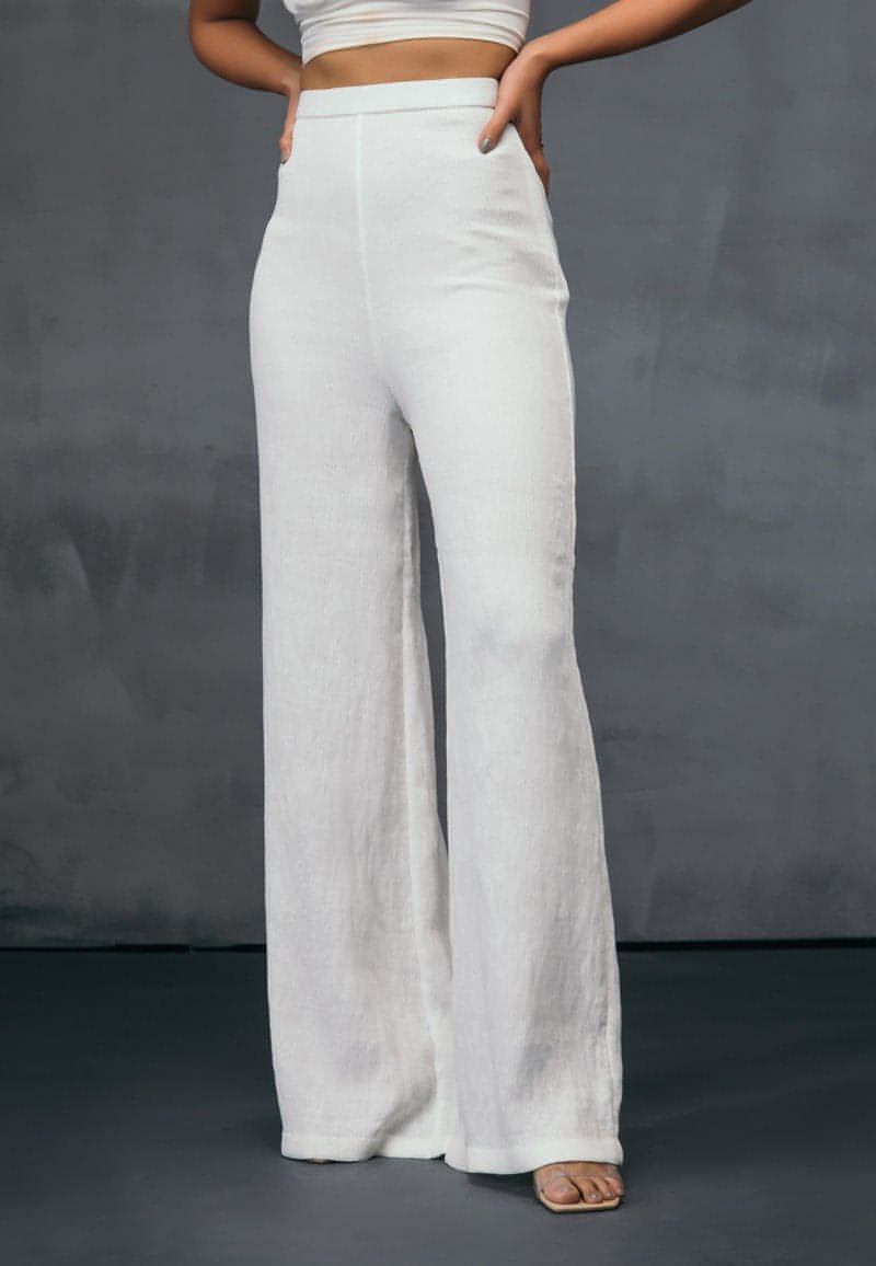 HIGH-WAISTED PLEATED PANTS IN WHITE