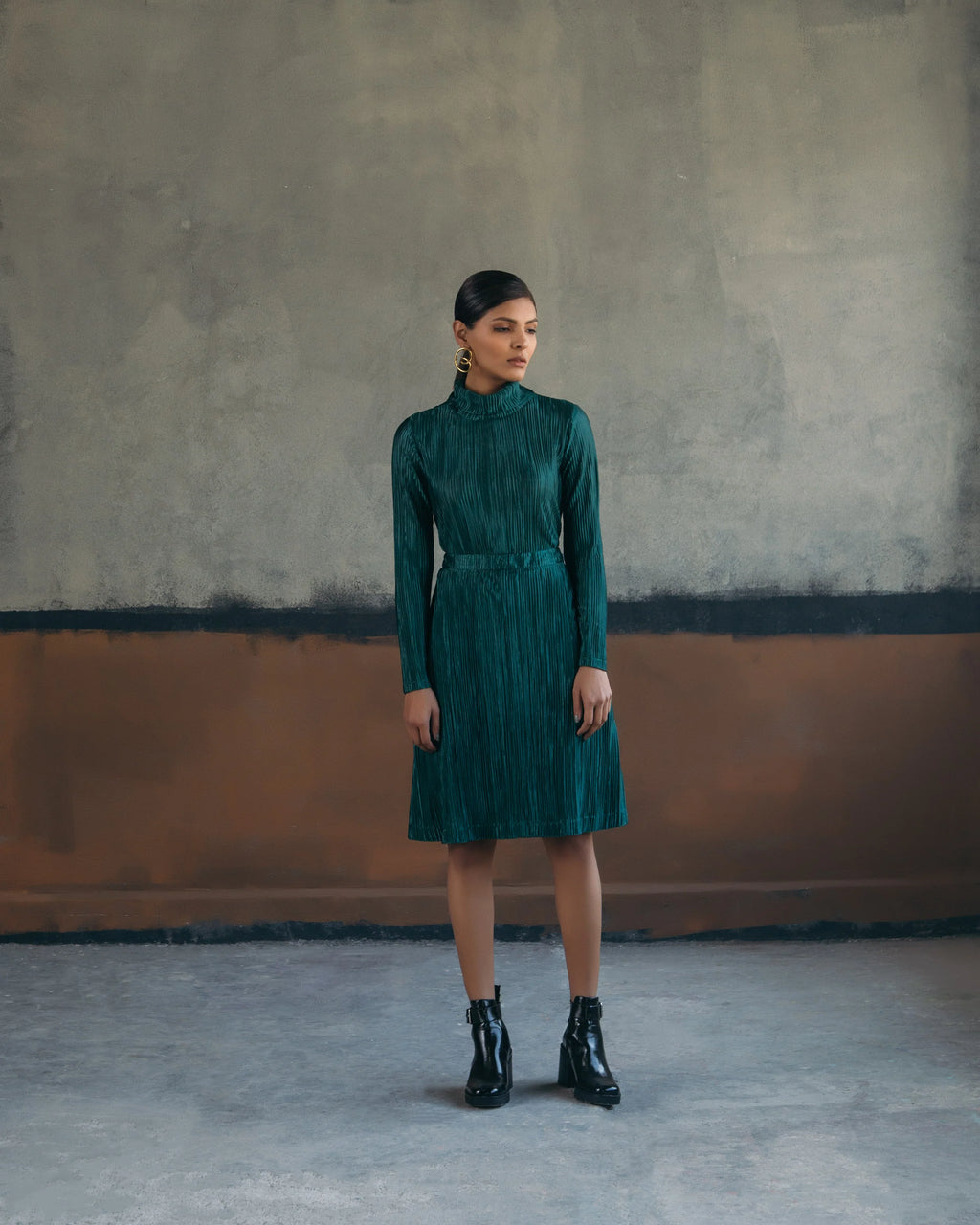 PLEATED JERSEY CO-ORD IN BOTTLE GREEN