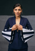 OPEN-PLEAT SET IN BLUE