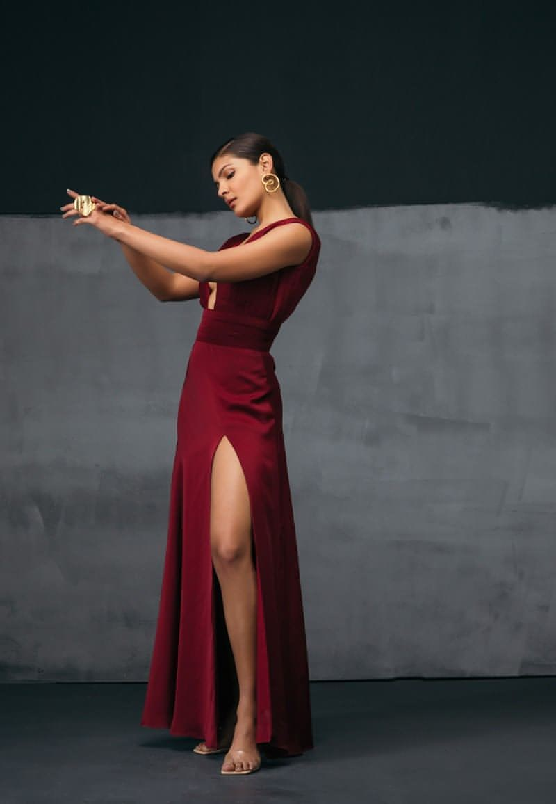 PLEATED PLUNGE NECKLINE MAXI IN WINE