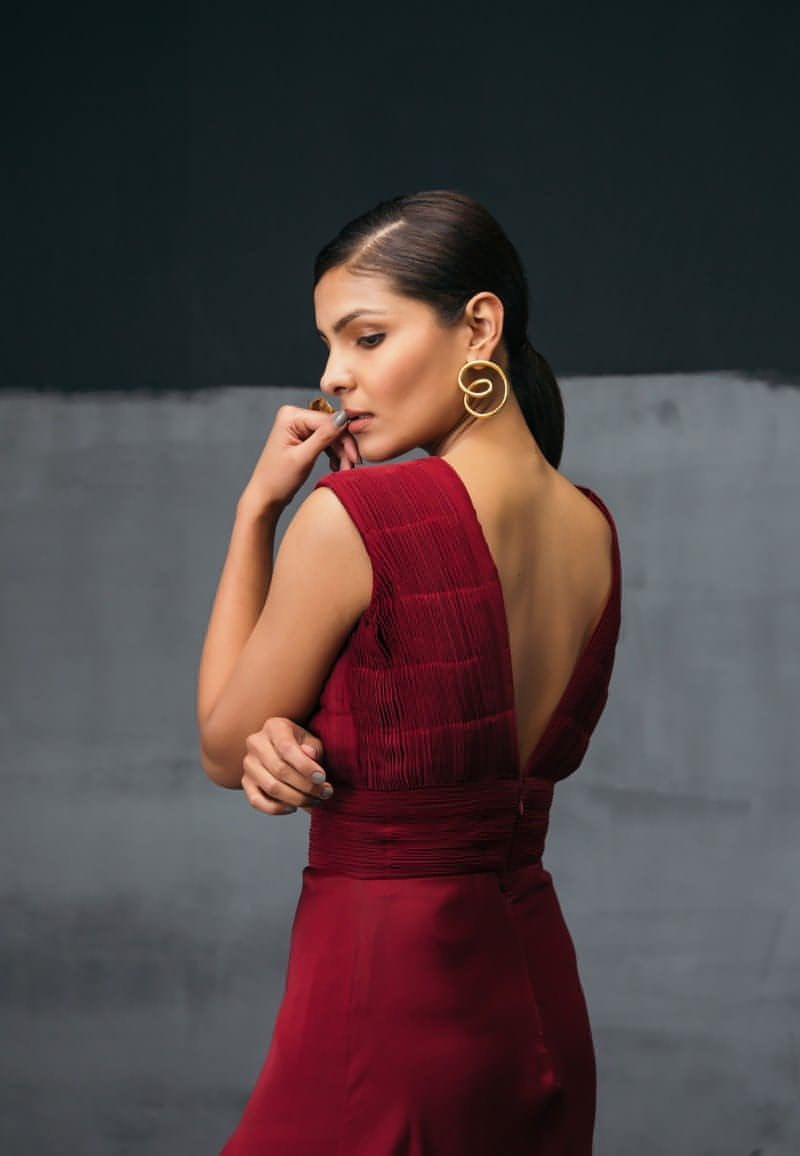 PLEATED PLUNGE NECKLINE MAXI IN WINE