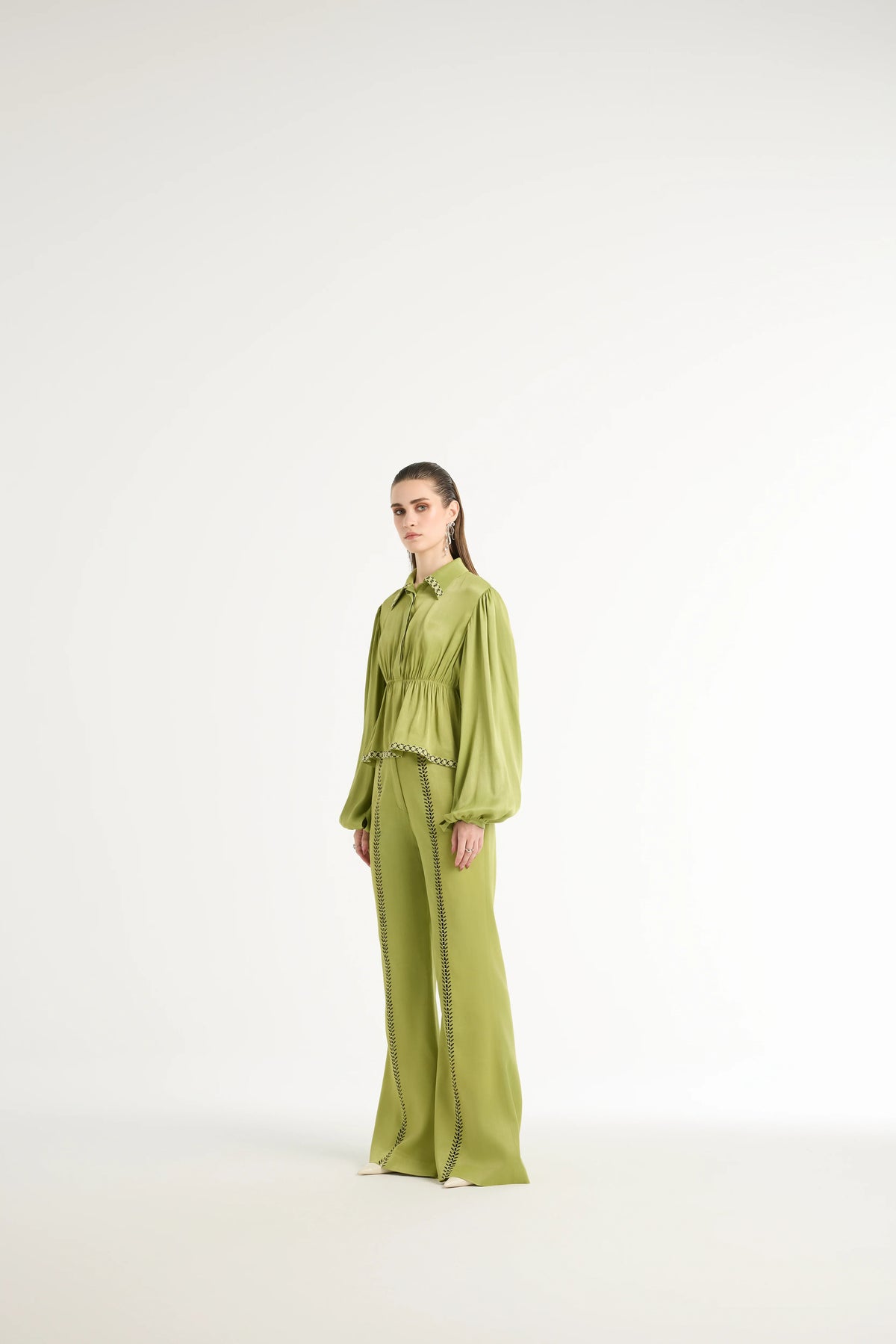 Raffia Embroidered Slit Pants in Green